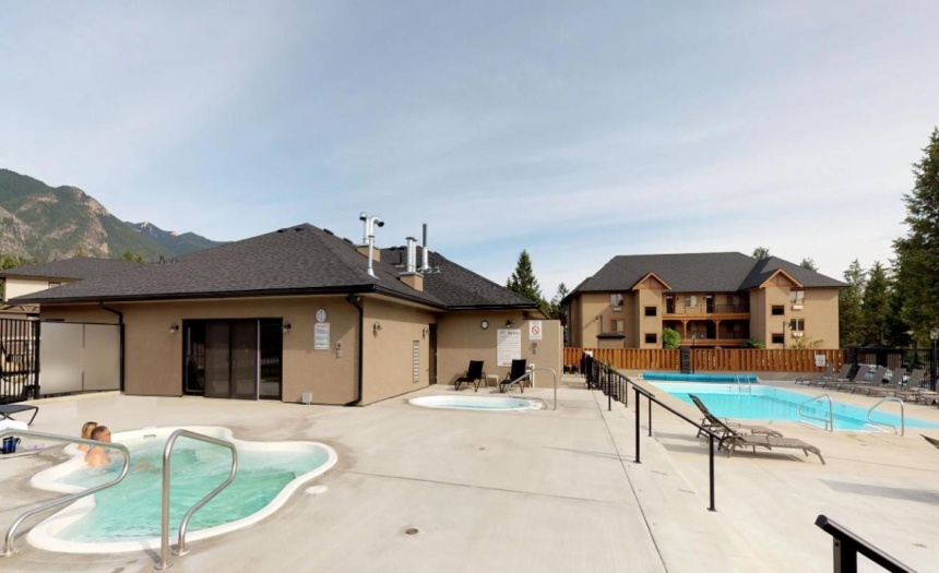 400 BIGHORN BOULEVARD, Radium Hot Springs, British Columbia V0A1M0, 1 Bedroom Bedrooms, ,1 BathroomBathrooms,Single Family,For Sale,BIGHORN BOULEVARD,2470174