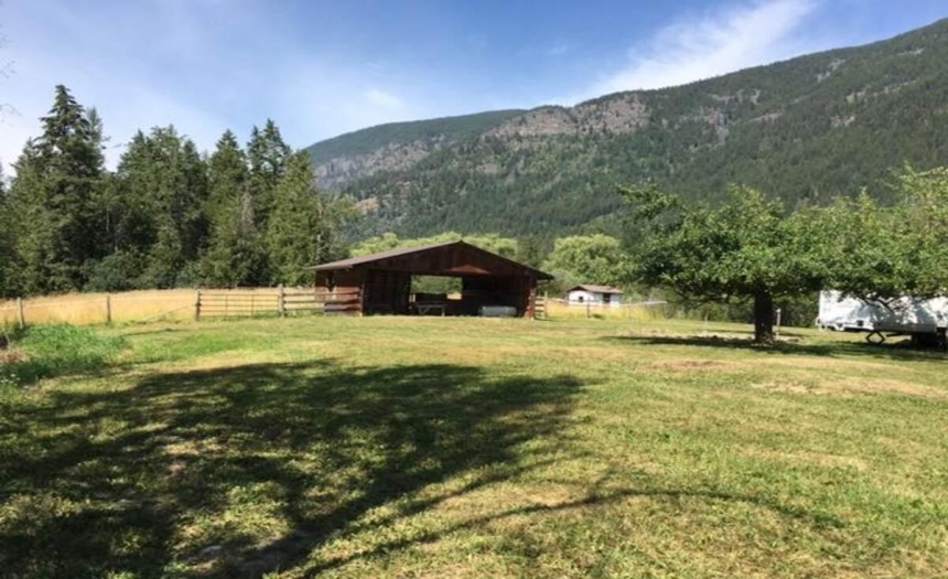 4856 32ND STREET, Canyon, British Columbia V0B1C1, 3 Bedrooms Bedrooms, ,3 BathroomsBathrooms,Single Family,For Sale,32ND STREET,2469819