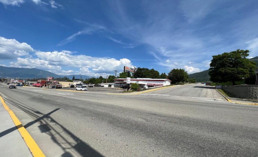 1816 CANYON STREET, Creston, British Columbia V0B1G0, ,Retail,For Sale,CANYON STREET,2471582