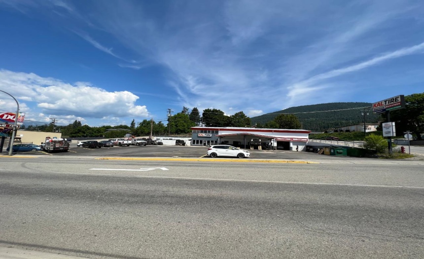 1816 CANYON STREET, Creston, British Columbia V0B1G0, ,Retail,For Sale,CANYON STREET,2471582