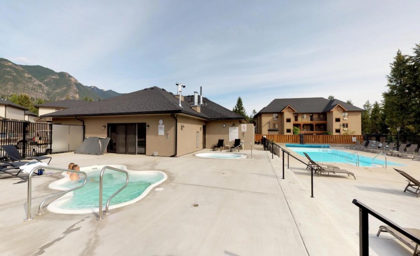 500 BIGHORN BOULEVARD, Radium Hot Springs, British Columbia V0A1M0, 1 Bedroom Bedrooms, ,1 BathroomBathrooms,Single Family,For Sale,BIGHORN BOULEVARD,2471587