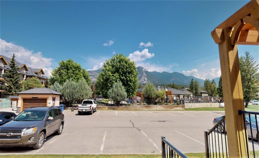 400 BIGHORN BOULEVARD, Radium Hot Springs, British Columbia V0A1M0, 2 Bedrooms Bedrooms, ,2 BathroomsBathrooms,Single Family,For Sale,BIGHORN BOULEVARD,2472094