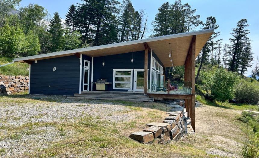 8257 GRAINGER ROAD, Canal Flats, British Columbia V0B1B0, 2 Bedrooms Bedrooms, ,3 BathroomsBathrooms,Single Family,For Sale,GRAINGER ROAD,2472072