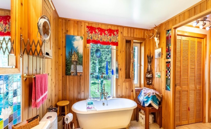 320 LAKEVIEW ARROW CREEK ROAD, Arrow Creek, British Columbia V0B1G8, 3 Bedrooms Bedrooms, ,1 BathroomBathrooms,Single Family,For Sale,LAKEVIEW ARROW CREEK ROAD,2472272