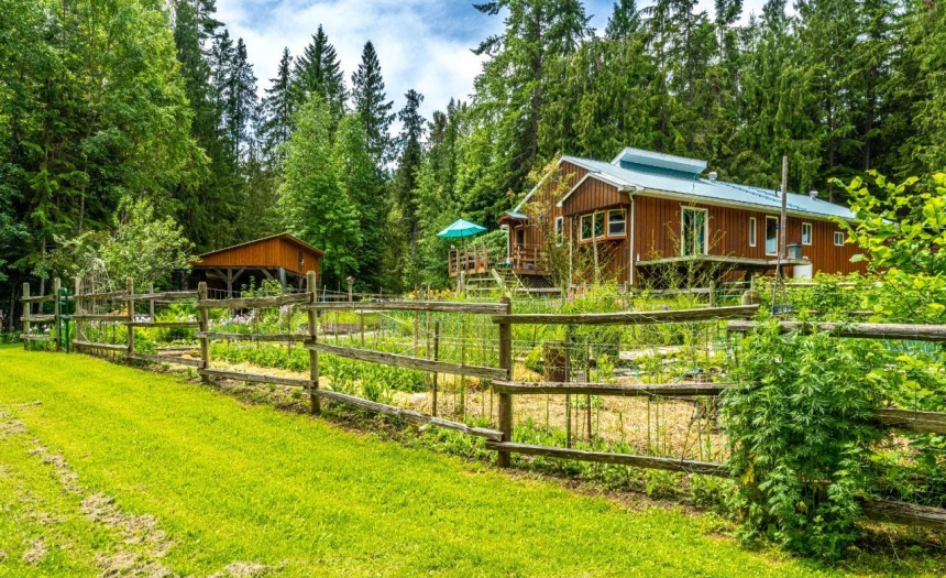 320 LAKEVIEW ARROW CREEK ROAD, Arrow Creek, British Columbia V0B1G8, 3 Bedrooms Bedrooms, ,1 BathroomBathrooms,Single Family,For Sale,LAKEVIEW ARROW CREEK ROAD,2472272