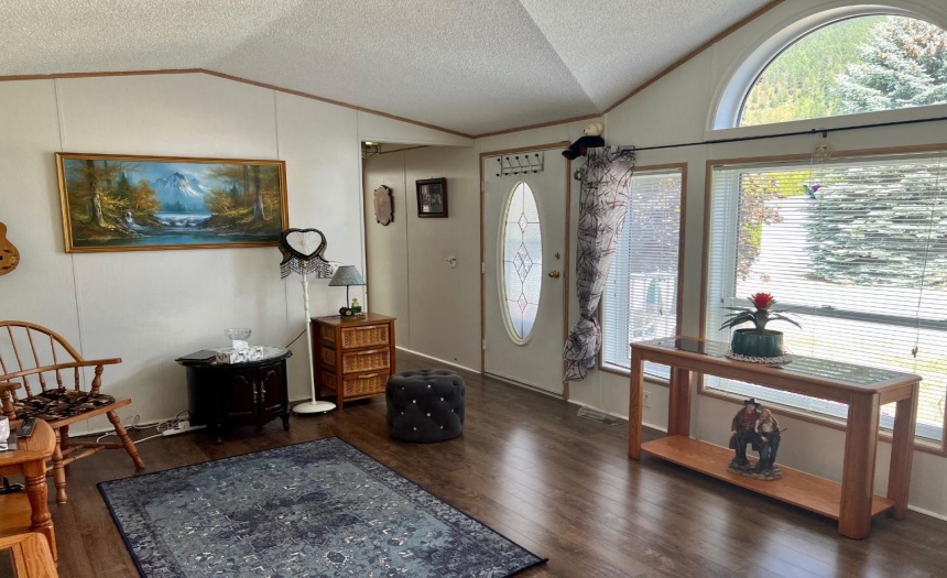 724 DEVON STREET, Creston, British Columbia V0B1G6, 2 Bedrooms Bedrooms, ,2 BathroomsBathrooms,Single Family,For Sale,DEVON STREET,2472440