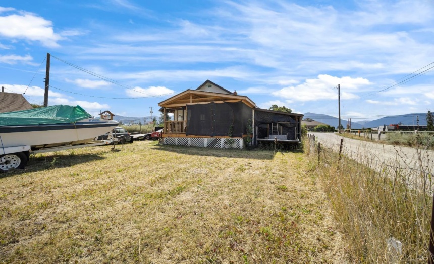 1234 NORTHWEST BLVD, Creston, British Columbia V0B1G6, 2 Bedrooms Bedrooms, ,1 BathroomBathrooms,Single Family,For Sale,NORTHWEST BLVD,2472456