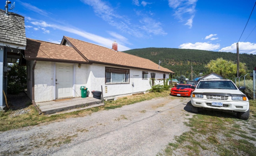 1234 NORTHWEST BLVD, Creston, British Columbia V0B1G6, ,Retail,For Sale,NORTHWEST BLVD,2472455