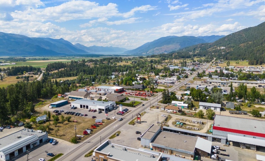 1234 NORTHWEST BLVD, Creston, British Columbia V0B1G6, ,Retail,For Sale,NORTHWEST BLVD,2472455