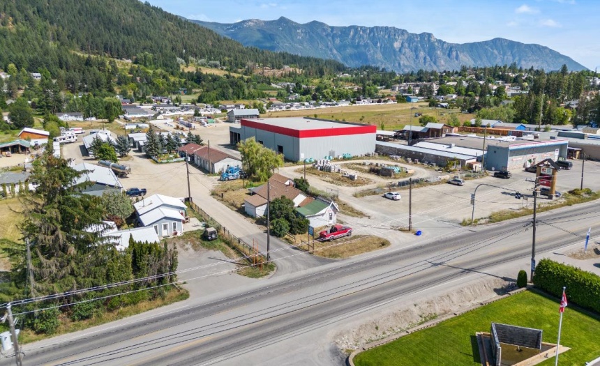 1234 NORTHWEST BLVD, Creston, British Columbia V0B1G6, ,Retail,For Sale,NORTHWEST BLVD,2472455