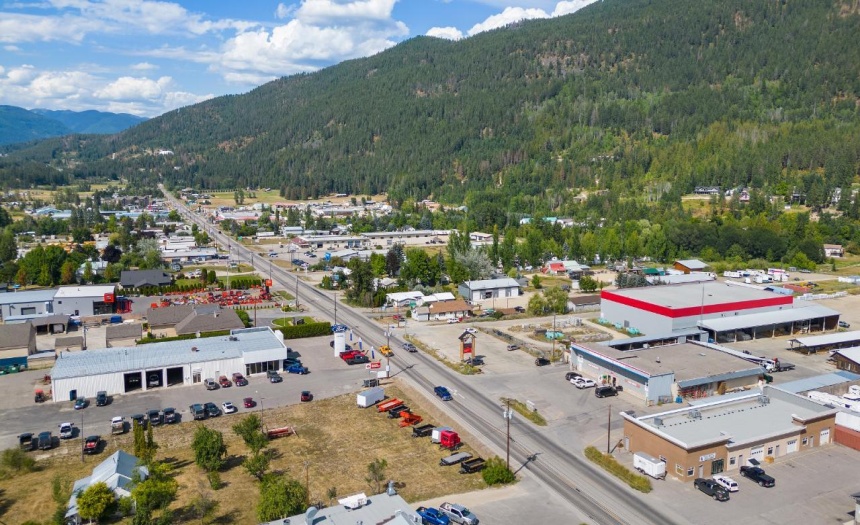 1234 NORTHWEST BLVD, Creston, British Columbia V0B1G6, ,Retail,For Sale,NORTHWEST BLVD,2472455