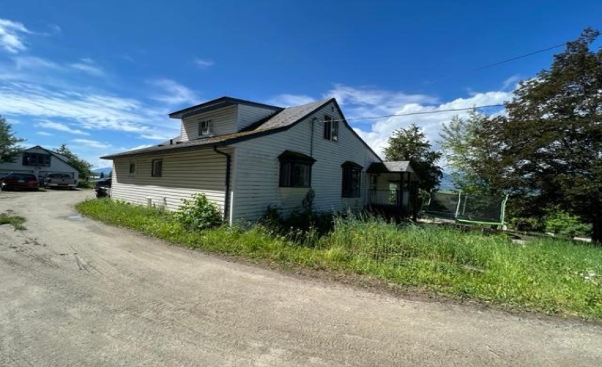 1218A HILTON STREET, Creston, British Columbia V0B1G6, 3 Bedrooms Bedrooms, ,3 BathroomsBathrooms,Single Family,For Sale,HILTON STREET,2472507