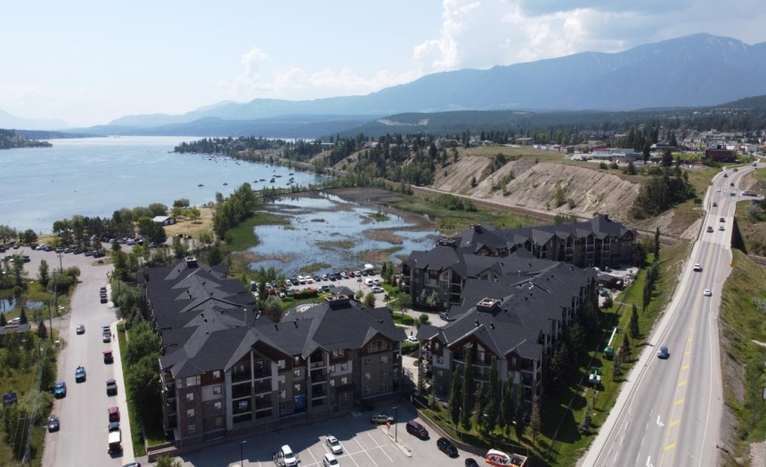 205 THIRD AVENUE, Invermere, British Columbia V0A1K7, 2 Bedrooms Bedrooms, ,2 BathroomsBathrooms,Single Family,For Sale,THIRD AVENUE,2472720