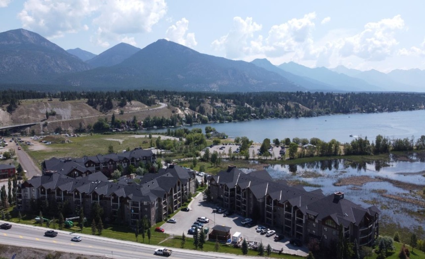 205 THIRD AVENUE, Invermere, British Columbia V0A1K7, 2 Bedrooms Bedrooms, ,2 BathroomsBathrooms,Single Family,For Sale,THIRD AVENUE,2472720