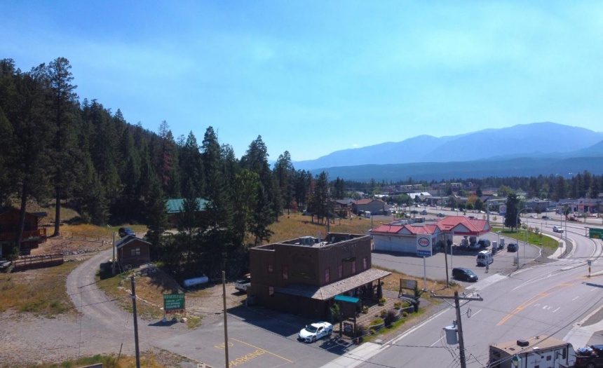 4930 HIGHWAY 93, Radium Hot Springs, British Columbia V0A1M0, ,Retail,For Sale,HIGHWAY 93,2472708