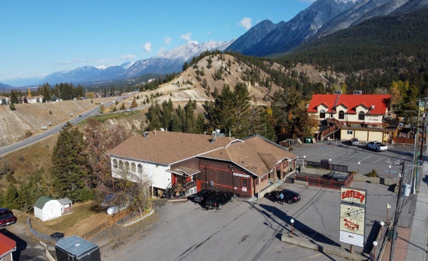 4935 HIGHWAY 93, Radium Hot Springs, British Columbia V0A1M0, ,Retail,For Sale,HIGHWAY 93,2472920