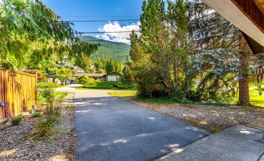4559 TIMBERLINE CRESCENT, Fernie, British Columbia V0B1M6, 2 Bedrooms Bedrooms, ,2 BathroomsBathrooms,Single Family,For Sale,TIMBERLINE CRESCENT,2473146