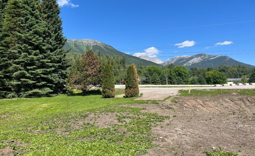 1360 MCLEOD AVENUE, Fernie, British Columbia V0B1M1, ,Vacant Land,For Sale,MCLEOD AVENUE,2473327