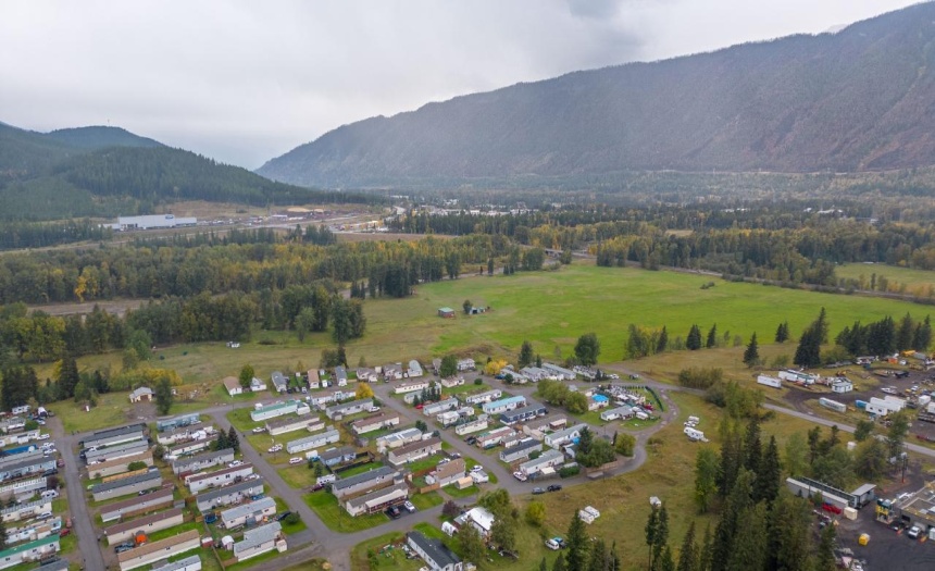 100 INDUSTRIAL ROAD 1 ROAD, Sparwood, British Columbia V0B2G1, 3 Bedrooms Bedrooms, ,2 BathroomsBathrooms,Single Family,For Sale,INDUSTRIAL ROAD 1 ROAD,2473403