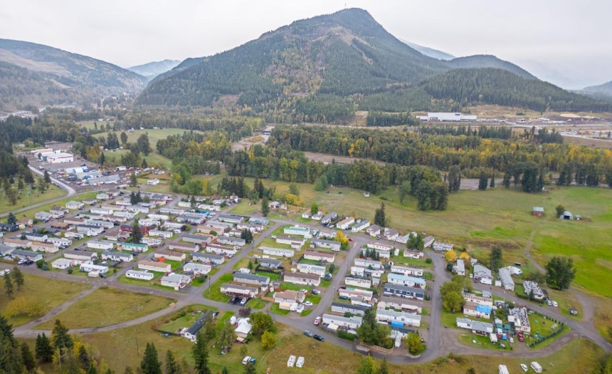 100 INDUSTRIAL ROAD 1 ROAD, Sparwood, British Columbia V0B2G1, 3 Bedrooms Bedrooms, ,2 BathroomsBathrooms,Single Family,For Sale,INDUSTRIAL ROAD 1 ROAD,2473403