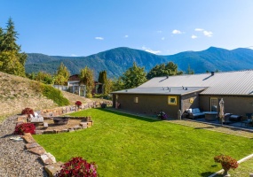 3706 HIGHWAY 3, Creston, British Columbia V0B1K0, 5 Bedrooms Bedrooms, ,3 BathroomsBathrooms,Single Family,For Sale,HIGHWAY 3,2473456