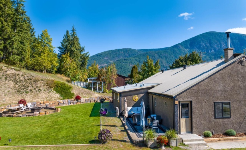 3706 HIGHWAY 3, Creston, British Columbia V0B1K0, 5 Bedrooms Bedrooms, ,3 BathroomsBathrooms,Single Family,For Sale,HIGHWAY 3,2473456