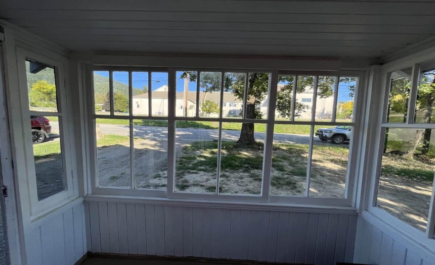 429 8TH AVENUE N, Creston, British Columbia V0B1G4, 2 Bedrooms Bedrooms, ,1 BathroomBathrooms,Single Family,For Sale,8TH AVENUE N,2473467