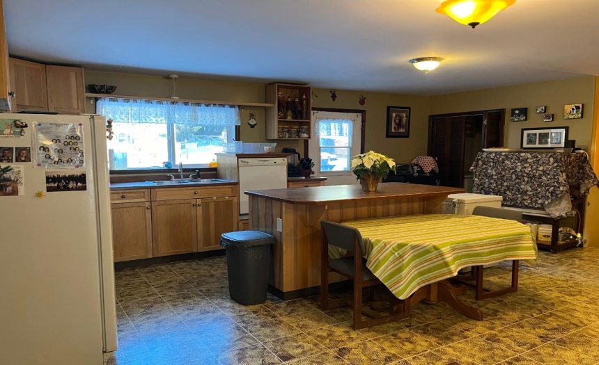 861 OSTER ROAD, Golden, British Columbia V0A1H1, 4 Bedrooms Bedrooms, ,3 BathroomsBathrooms,Single Family,For Sale,OSTER ROAD,2473502