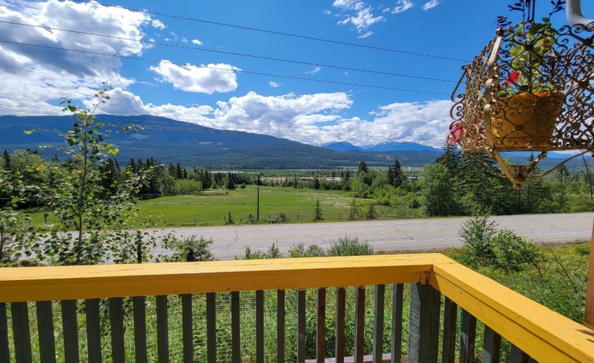 2920 HIGHWAY 95, Brisco, British Columbia V0A1B0, 2 Bedrooms Bedrooms, ,1 BathroomBathrooms,Single Family,For Sale,HIGHWAY 95,2473511