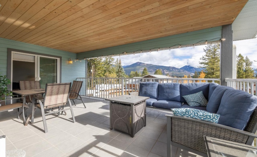 1714 8TH AVENUE, Invermere, British Columbia V0A1K0, 5 Bedrooms Bedrooms, ,3 BathroomsBathrooms,Single Family,For Sale,8TH AVENUE,2473781