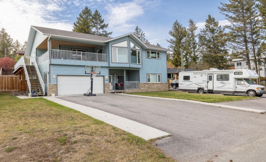 1714 8TH AVENUE, Invermere, British Columbia V0A1K0, 5 Bedrooms Bedrooms, ,3 BathroomsBathrooms,Single Family,For Sale,8TH AVENUE,2473781