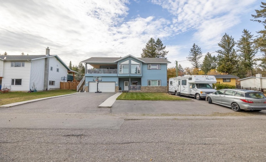 1714 8TH AVENUE, Invermere, British Columbia V0A1K0, 5 Bedrooms Bedrooms, ,3 BathroomsBathrooms,Single Family,For Sale,8TH AVENUE,2473781