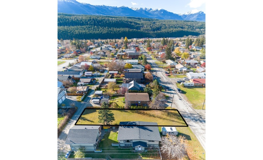 618 8TH STREET S, Golden, British Columbia V0A1H0, ,Vacant Land,For Sale,8TH STREET S,2473832