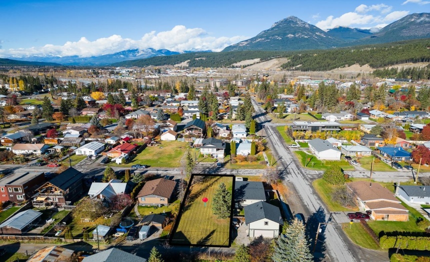 618 8TH STREET S, Golden, British Columbia V0A1H0, ,Vacant Land,For Sale,8TH STREET S,2473832