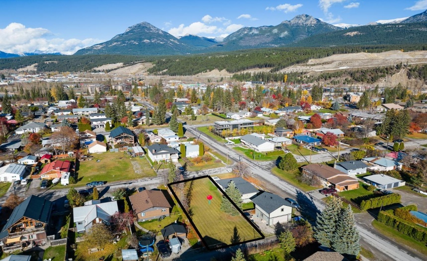 618 8TH STREET S, Golden, British Columbia V0A1H0, ,Vacant Land,For Sale,8TH STREET S,2473832