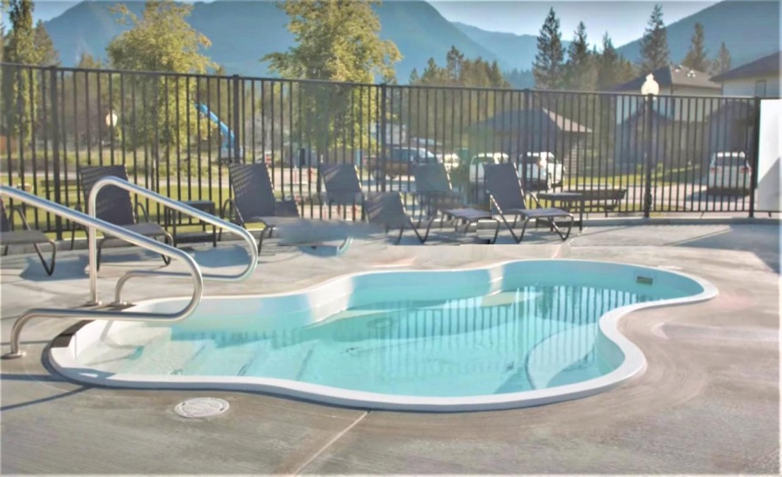 700 BIGHORN BOULEVARD, Radium Hot Springs, British Columbia V0A1M0, 2 Bedrooms Bedrooms, ,2 BathroomsBathrooms,Single Family,For Sale,BIGHORN BOULEVARD,2473835