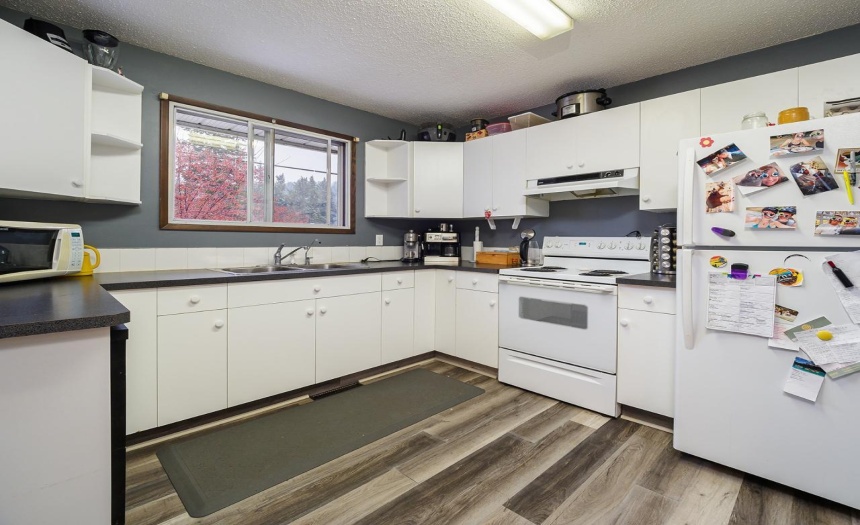 1226 9TH STREET, Golden, British Columbia V0A1H0, 5 Bedrooms Bedrooms, ,2 BathroomsBathrooms,Single Family,For Sale,9TH STREET,2473968