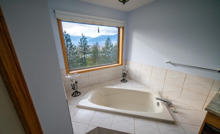 1205 FOX TREE ROAD, Creston, British Columbia V0B1G2, 4 Bedrooms Bedrooms, ,2 BathroomsBathrooms,Single Family,For Sale,FOX TREE ROAD,2474016