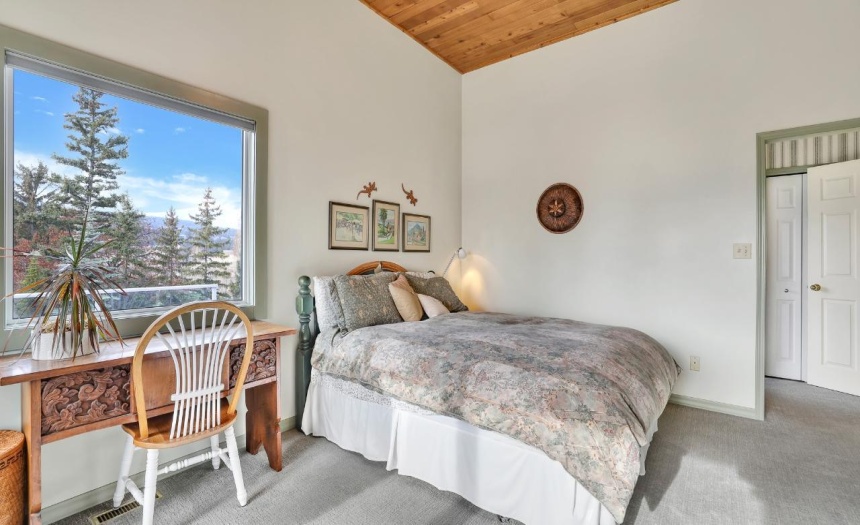 1751 FORT POINT CLOSE, Invermere, British Columbia V0A1K0, 4 Bedrooms Bedrooms, ,3 BathroomsBathrooms,Single Family,For Sale,FORT POINT CLOSE,2474021