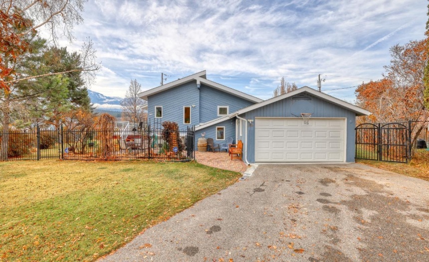 1751 FORT POINT CLOSE, Invermere, British Columbia V0A1K0, 4 Bedrooms Bedrooms, ,3 BathroomsBathrooms,Single Family,For Sale,FORT POINT CLOSE,2474021