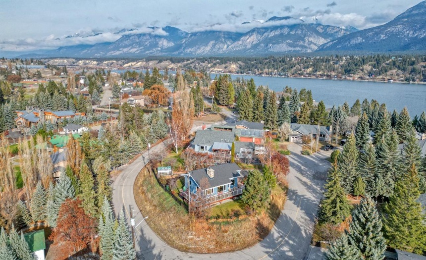 1751 FORT POINT CLOSE, Invermere, British Columbia V0A1K0, 4 Bedrooms Bedrooms, ,3 BathroomsBathrooms,Single Family,For Sale,FORT POINT CLOSE,2474021