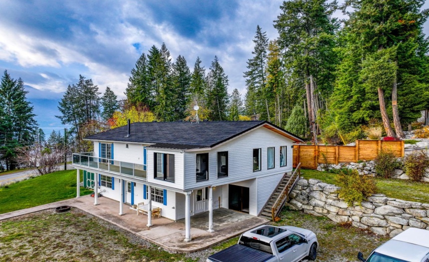 11086 HIGHWAY 3A, Sanca, British Columbia V0B1G2, 3 Bedrooms Bedrooms, ,2 BathroomsBathrooms,Single Family,For Sale,HIGHWAY 3A,2474028