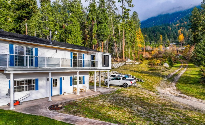 11086 HIGHWAY 3A, Sanca, British Columbia V0B1G2, 3 Bedrooms Bedrooms, ,2 BathroomsBathrooms,Single Family,For Sale,HIGHWAY 3A,2474028