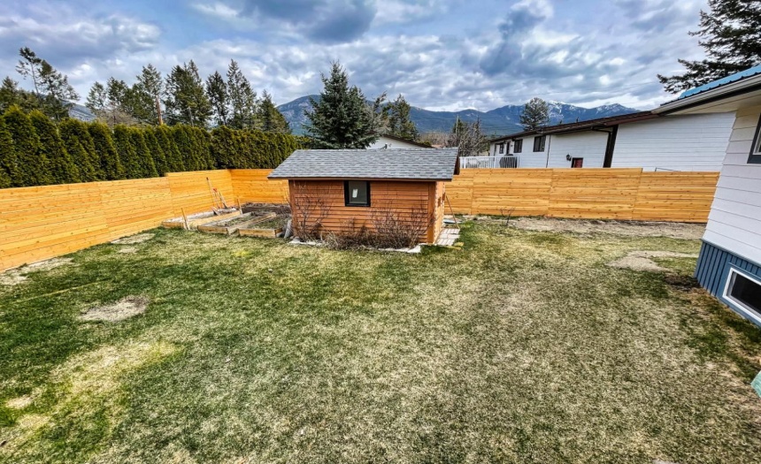 4871 WINDERMERE ROAD, Windermere, British Columbia V0B2L2, 4 Bedrooms Bedrooms, ,2 BathroomsBathrooms,Single Family,For Sale,WINDERMERE ROAD,2474029