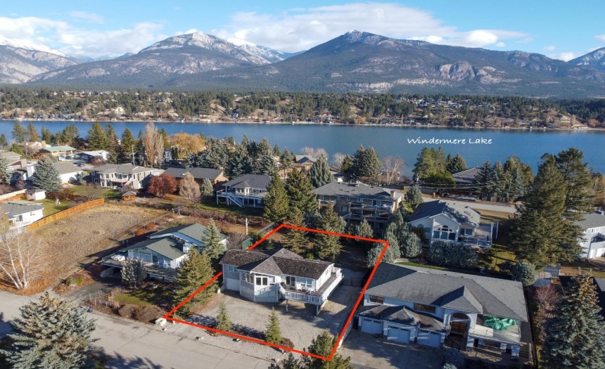 1715 3RD AVENUE, Invermere, British Columbia V0A1K0, 3 Bedrooms Bedrooms, ,3 BathroomsBathrooms,Single Family,For Sale,3RD AVENUE,2474053