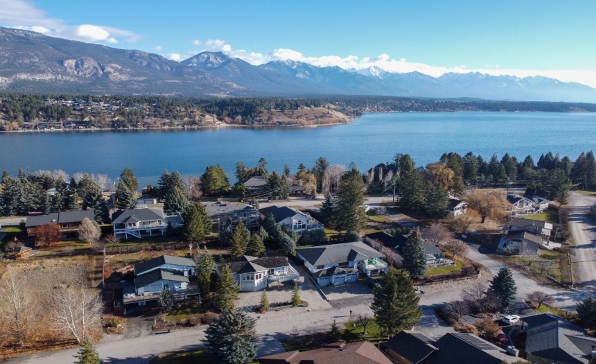 1715 3RD AVENUE, Invermere, British Columbia V0A1K0, 3 Bedrooms Bedrooms, ,3 BathroomsBathrooms,Single Family,For Sale,3RD AVENUE,2474053