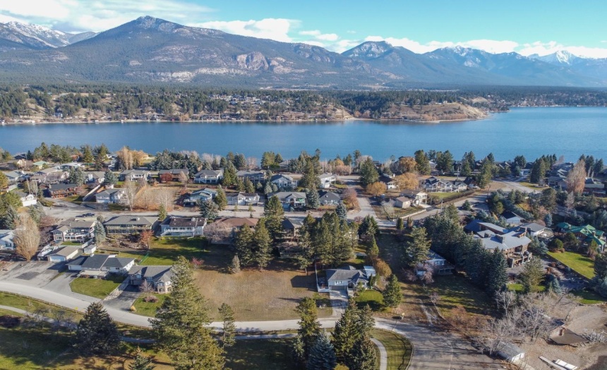 1715 3RD AVENUE, Invermere, British Columbia V0A1K0, 3 Bedrooms Bedrooms, ,3 BathroomsBathrooms,Single Family,For Sale,3RD AVENUE,2474053