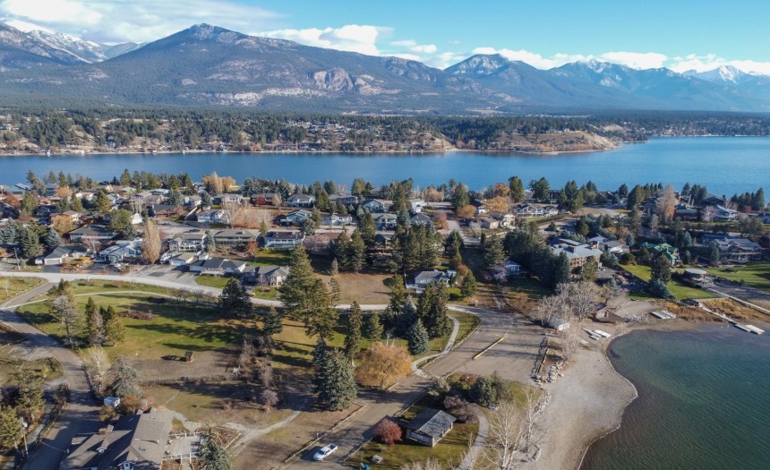 1715 3RD AVENUE, Invermere, British Columbia V0A1K0, 3 Bedrooms Bedrooms, ,3 BathroomsBathrooms,Single Family,For Sale,3RD AVENUE,2474053