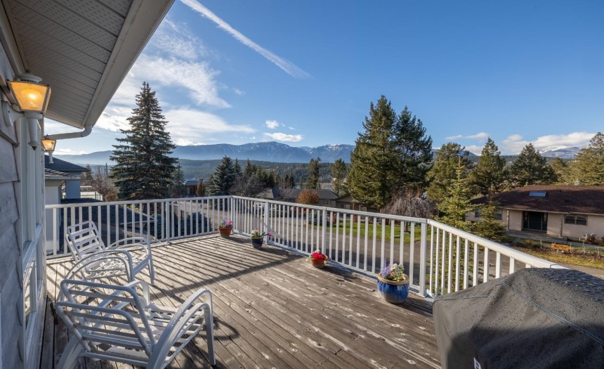 1715 3RD AVENUE, Invermere, British Columbia V0A1K0, 3 Bedrooms Bedrooms, ,3 BathroomsBathrooms,Single Family,For Sale,3RD AVENUE,2474053