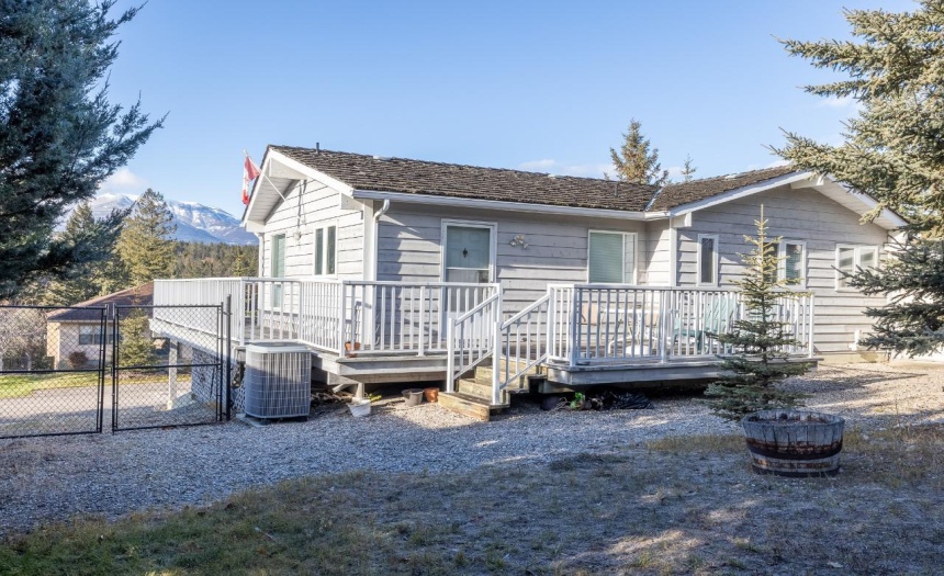 1715 3RD AVENUE, Invermere, British Columbia V0A1K0, 3 Bedrooms Bedrooms, ,3 BathroomsBathrooms,Single Family,For Sale,3RD AVENUE,2474053